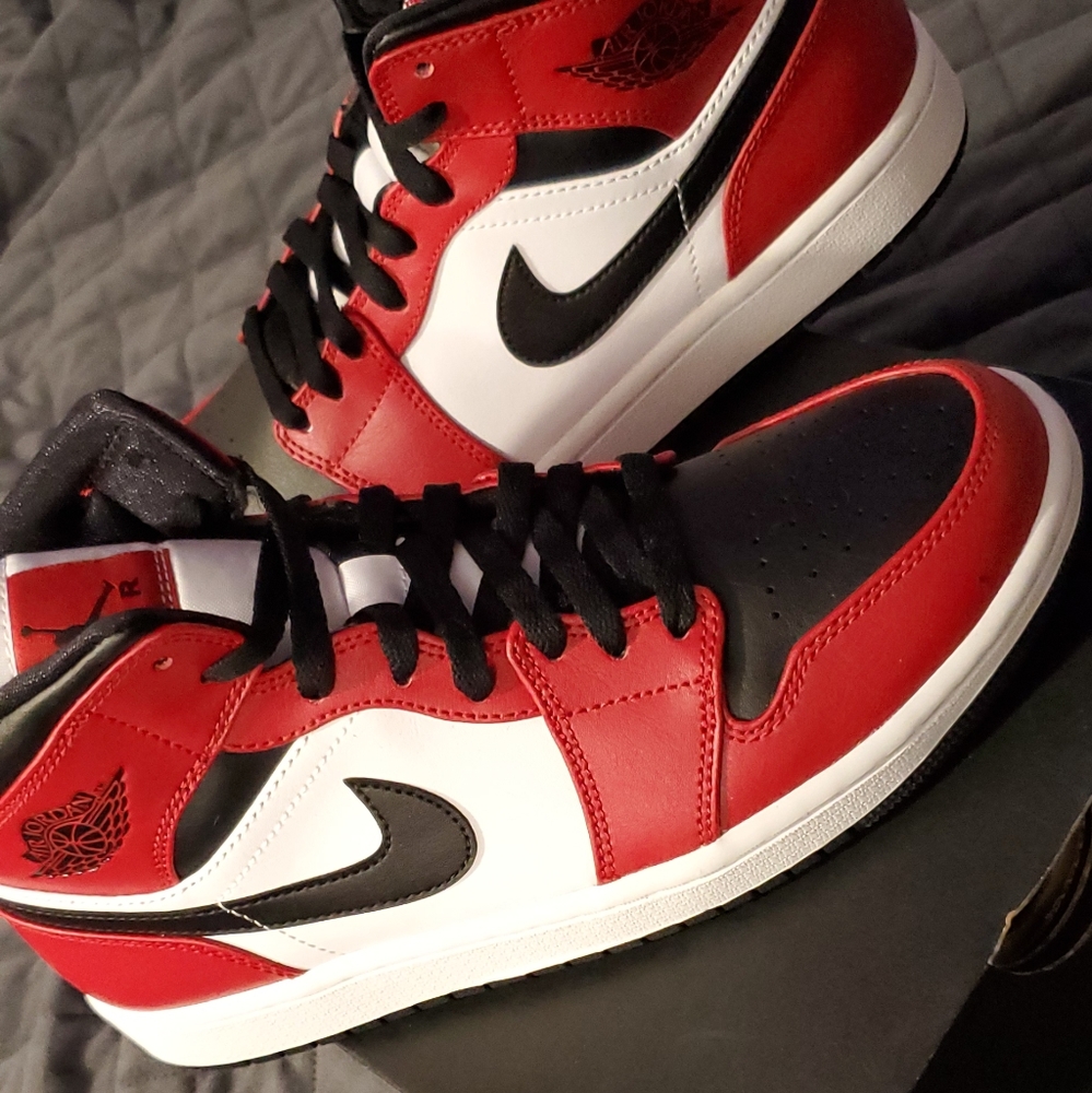 Nike Air Jordan 1 Chicago black toe